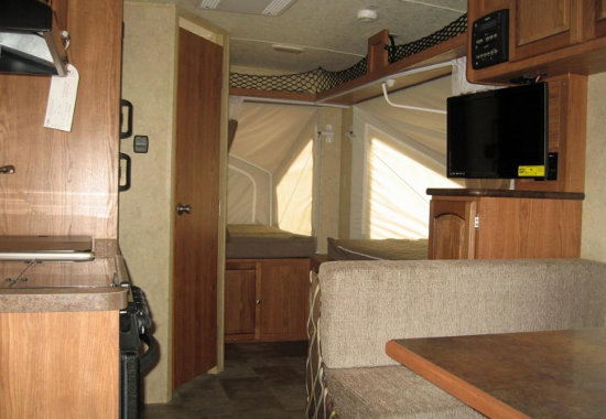 Denver Rent hybrid trailer Shamrock 183 seating and rear beds